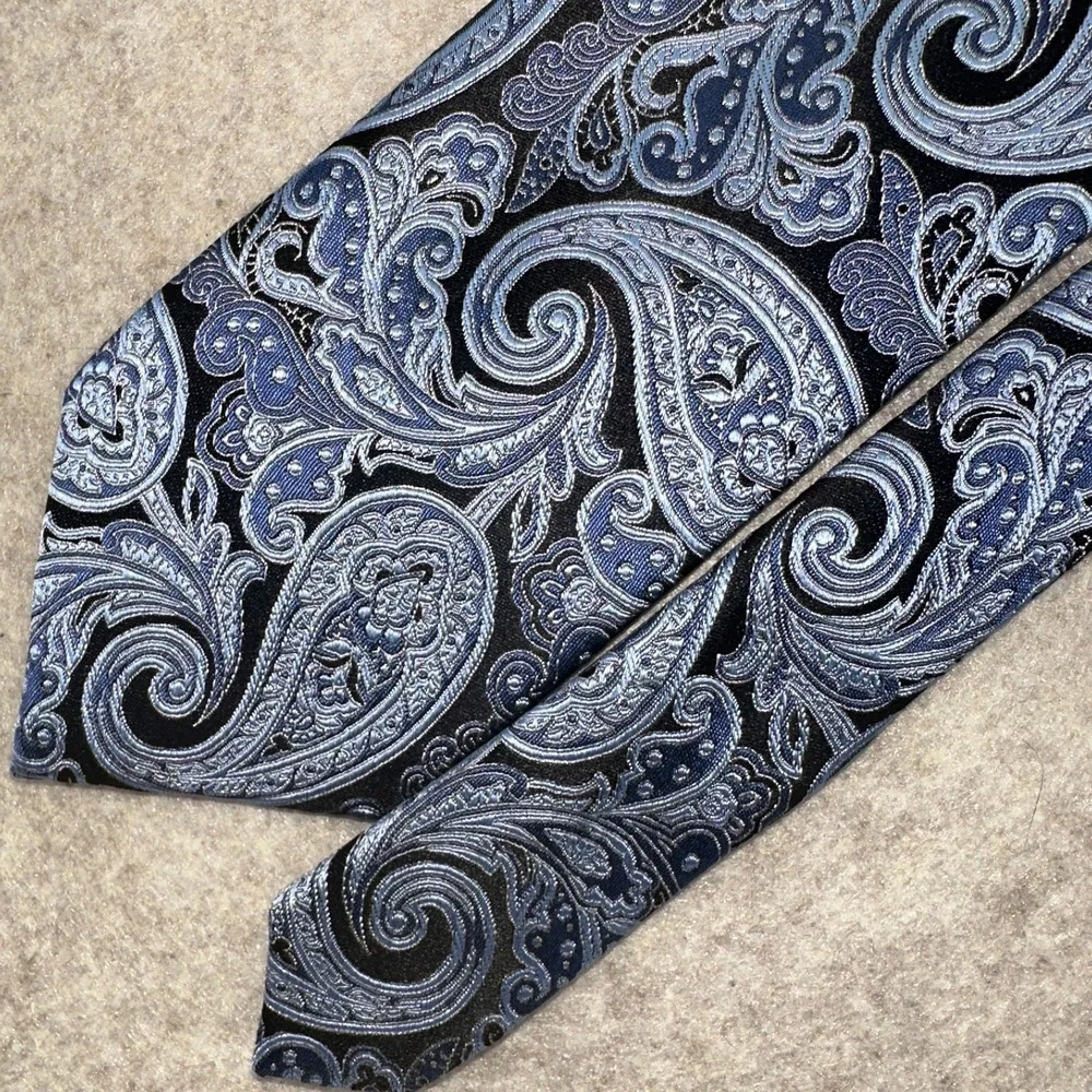 Michael Kors Tie Mens One Size Blue‎ Gray Paisley 100% Silk Necktie